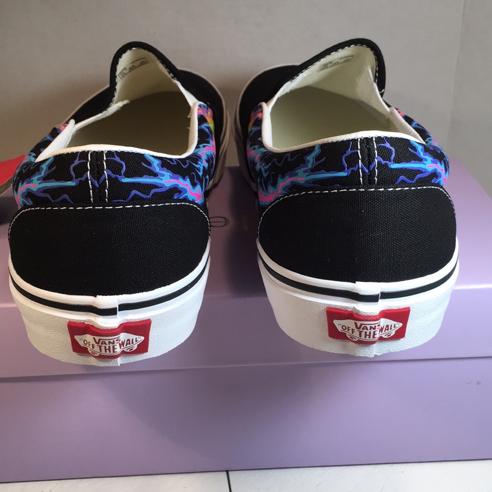 NWT Vans Classic Slip-On Electric Flame Black and True White Men’s 11.5 - Picture 4 of 9